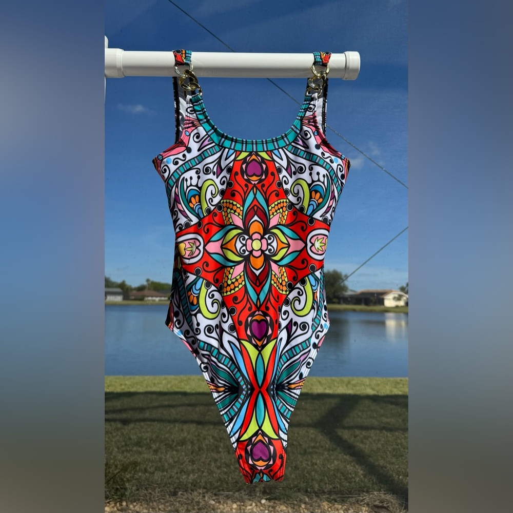 🪸One piece swimsuit, multicolor gold chain accent🪸